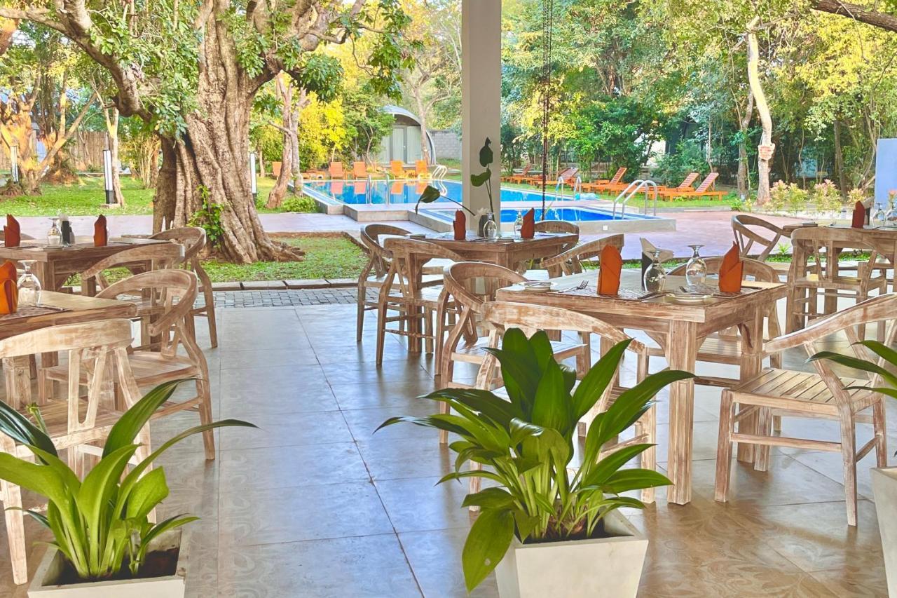 Nivadoo Resort Sigiriya Dış mekan fotoğraf The restaurant at the hotel