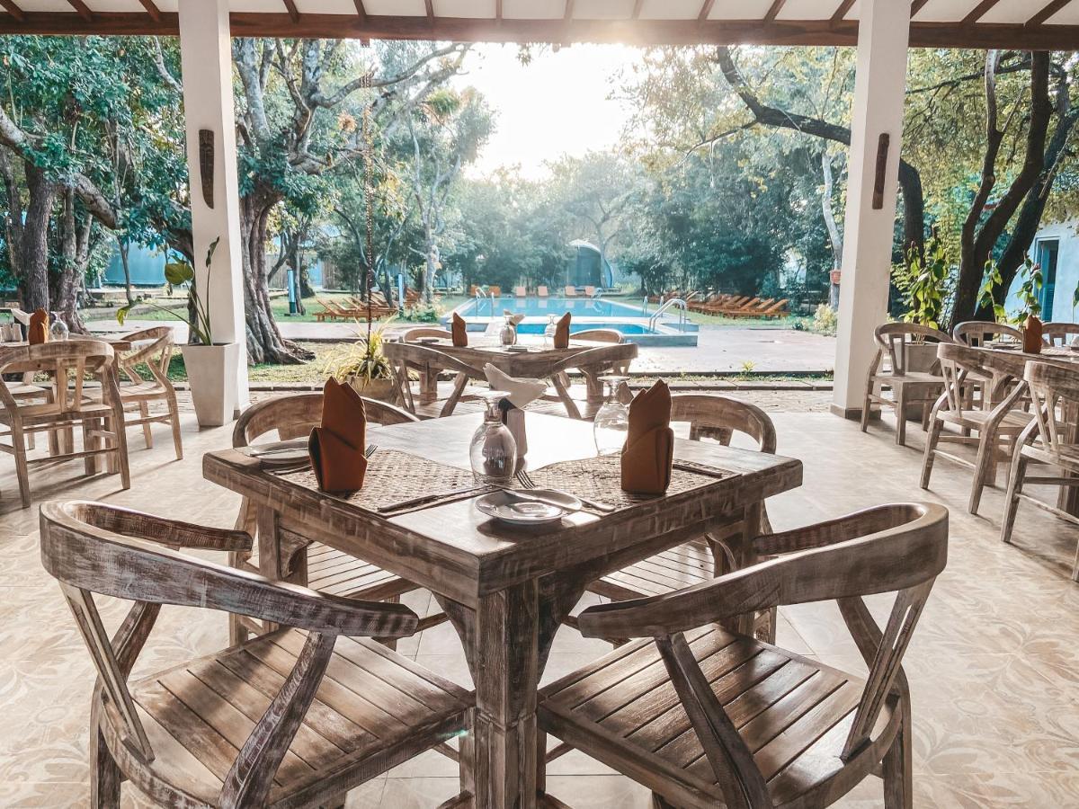 Nivadoo Resort Sigiriya Dış mekan fotoğraf The restaurant at the hotel