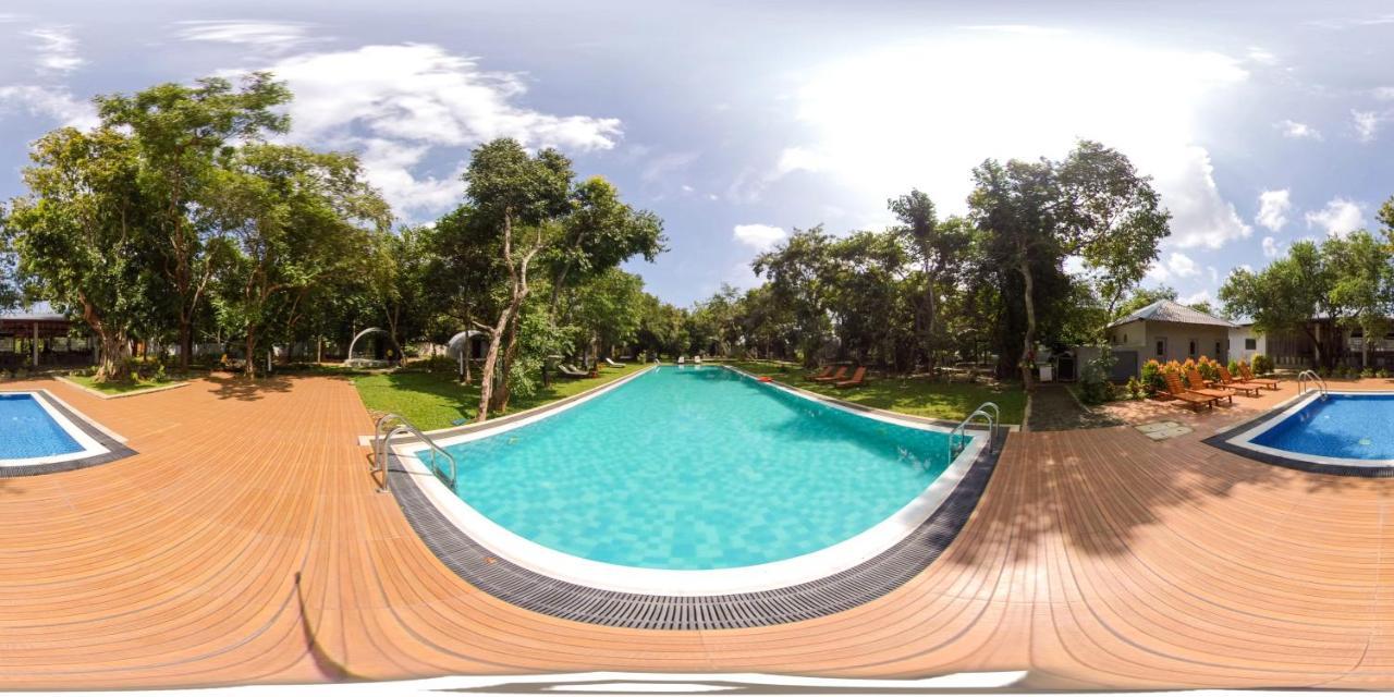 Nivadoo Resort Sigiriya Dış mekan fotoğraf A 360° image of a swimming pool